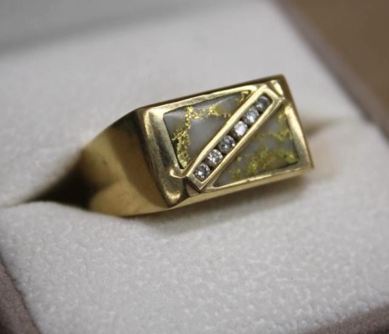 Beautiful 14K Gold Men's Ring with 6 Small Diamonds Inset