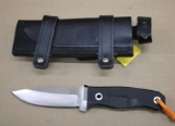 Excellent Bear Grylls Bayley Hunting Knife in Leather Sheath