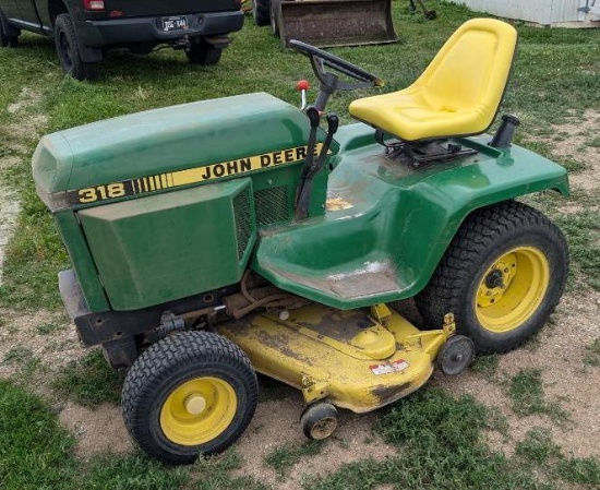 John Deere 318 Riding Lawn Mower