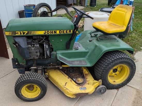 John Deere 317 Riding Lawn Mower