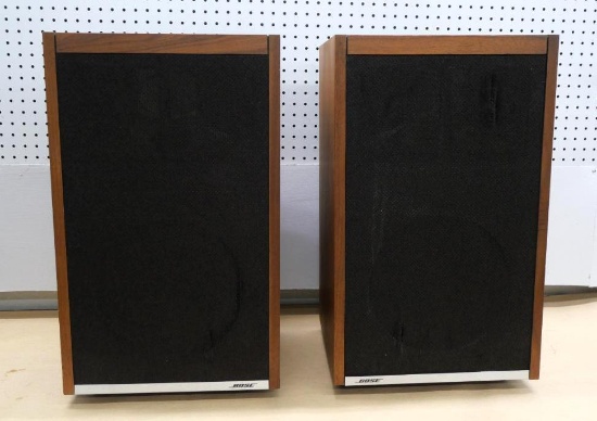 Pair of Bose Model 601 Direct Reflecting Speakers!