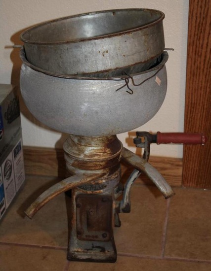 Royal Blue Junior No. 33 Cream Separator