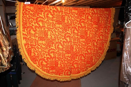 Beautiful Round Vintage Cotton Throw, Looks like Bates Brand