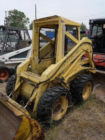 1980s New Holland Model L425 Skid Loader
