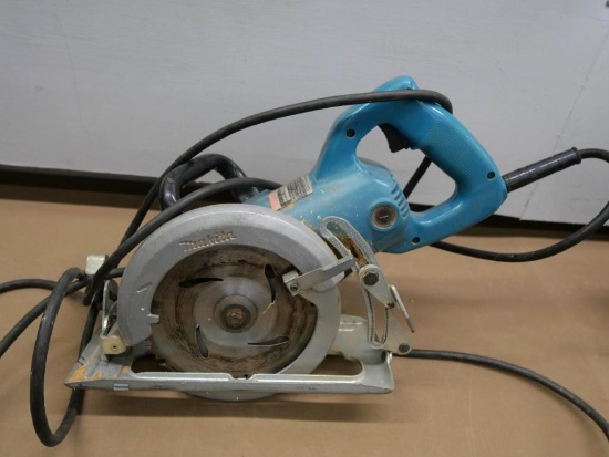 Makita 7 1/4" Model 5077B Worm Drive Saw