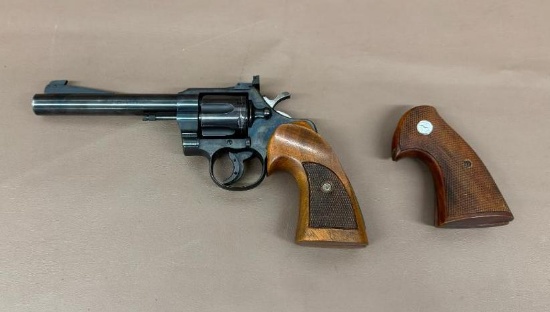 COLT MFG CO. Officers Model Special-22 LR, REVOLVER, SN: 61328
