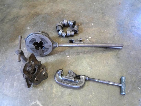 Ridgid #2 Heavy Duty Pipe Cutter & # 65R Manual Ratchet Pipe Threader