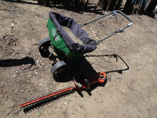 Scotts Turf Builder DLX Spreader