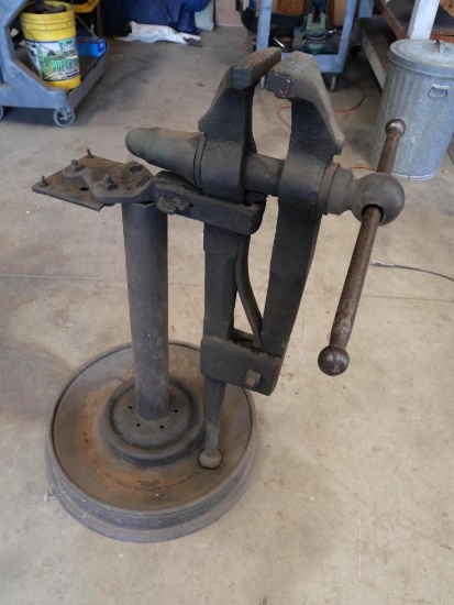 Antique Blacksmith Leg Vise Mounted On Stand