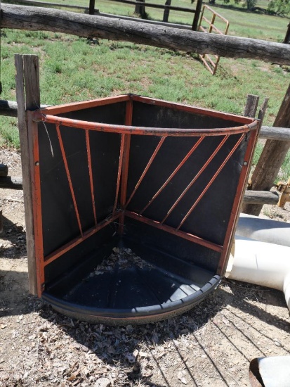 Corner Hay Feeder