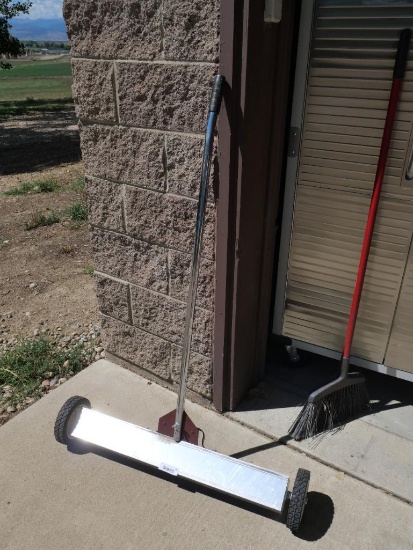 Rolling 30" Multi Surface Magnet