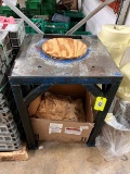 Spinning packaging table for shipments