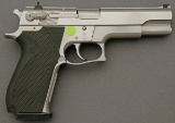 Smith & Wesson Model 4506 Semi-Auto Pistol