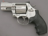 Smith & Wesson Engraved Model 686-6 Distinguished Combat Magnum Revolver