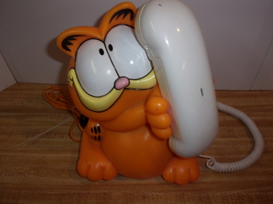 "GARFIELD" SITTING PHONE