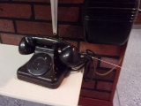 DESK PHONE WITH SEPARATE RINGER