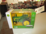 John Deere 720