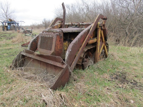 TEALE CRAWLER TRACTOR LOADER, CONDITION UNKNOWN, BEEN SITTING FOR SEVERAL YEARS