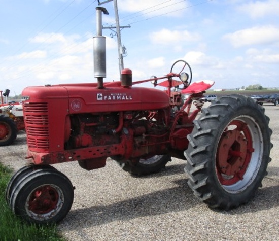 FARMALL M TRACTOR, SERIAL # 28972 REAR WEIGHTS, RUNS, DRIVES, NEEDS BATTERY