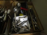 GROUP OF KITCHEN ITEMS