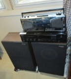 GROUP OF ITEMS AND STEREO AND SPEAKER