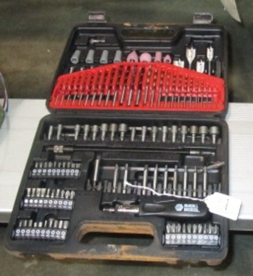 BLACK AND DECKER TOOL SET