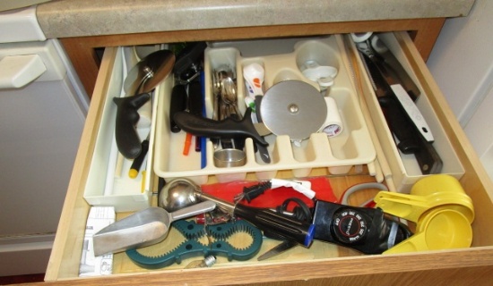 FRY DADDY, FOOD PROCESSOR AND DRAWER CONTENTS