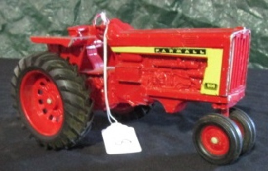 INTERNATIONAL 806 TOY TRACTOR