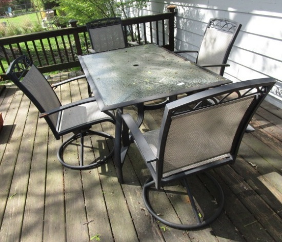 OUTDOOR TABLE WITH 4 CHAIRS