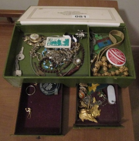 GREEN JEWELRY BOX AND JEWELRY