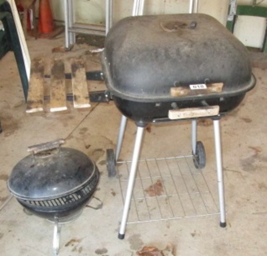 2 CHARCOAL GRILLS