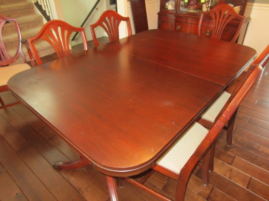 Duncan Phyfe style table, 6 chairs, 1 leaf very nice condition.