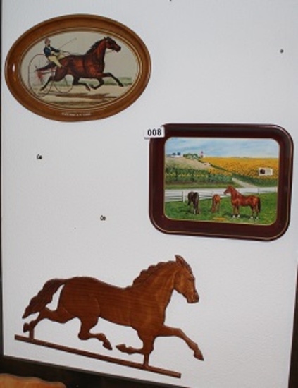 horse wood decoration and 2 trays