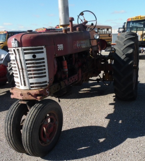 Farmall 300 tractor, aftermarket 3 point hitch, engine turns over, has compression