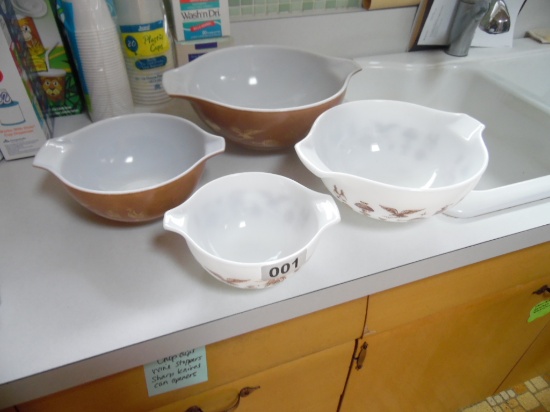 4 Pyrex Nesting Bowls