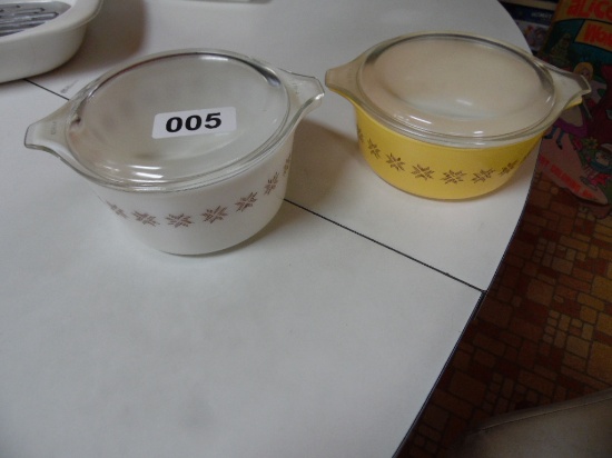 2 Pyrex Dishes