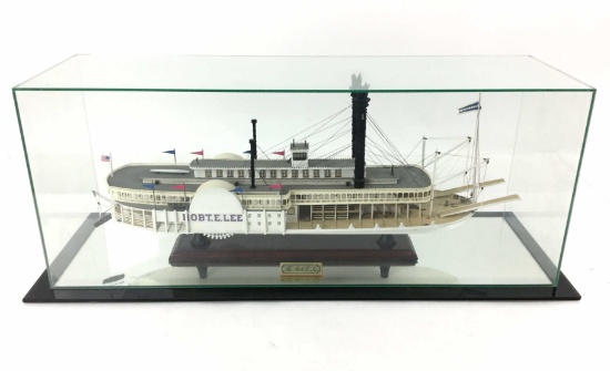 Model Ship W/ Glass Display Case The Robert E. Lee