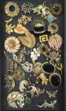 Costume Jewelry Brooches & Pins