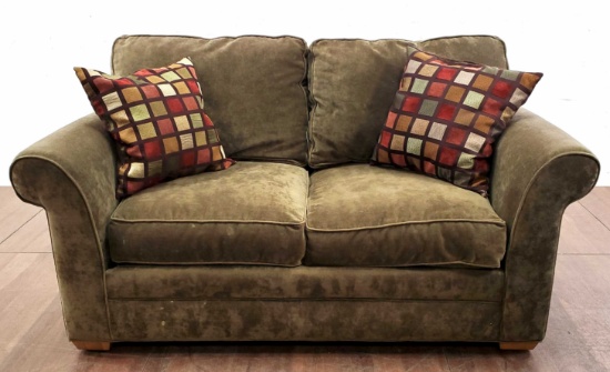 Rowe Furniture Traditional Rolled Arm Loveseat