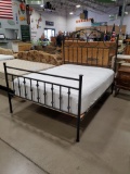 Traditional Style Iron Bedframe