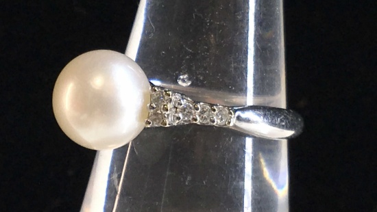 14k White Gold Diamond & Pearl Ring