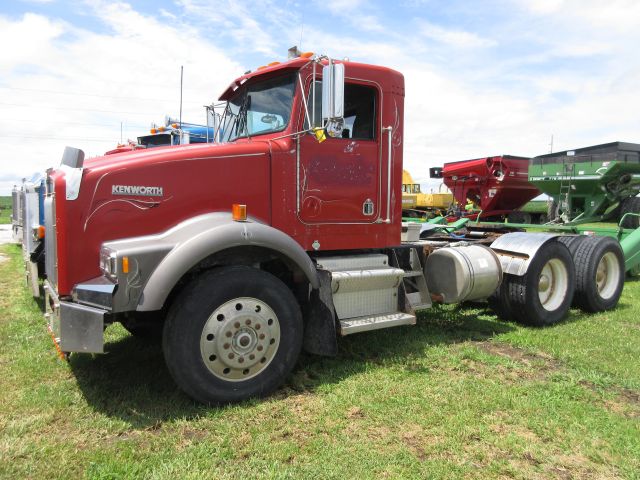 Photo of a 1992 Kenworth T800