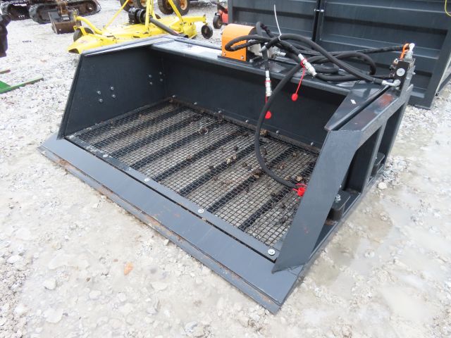 Wolverine Quick Attach Screening Bucket