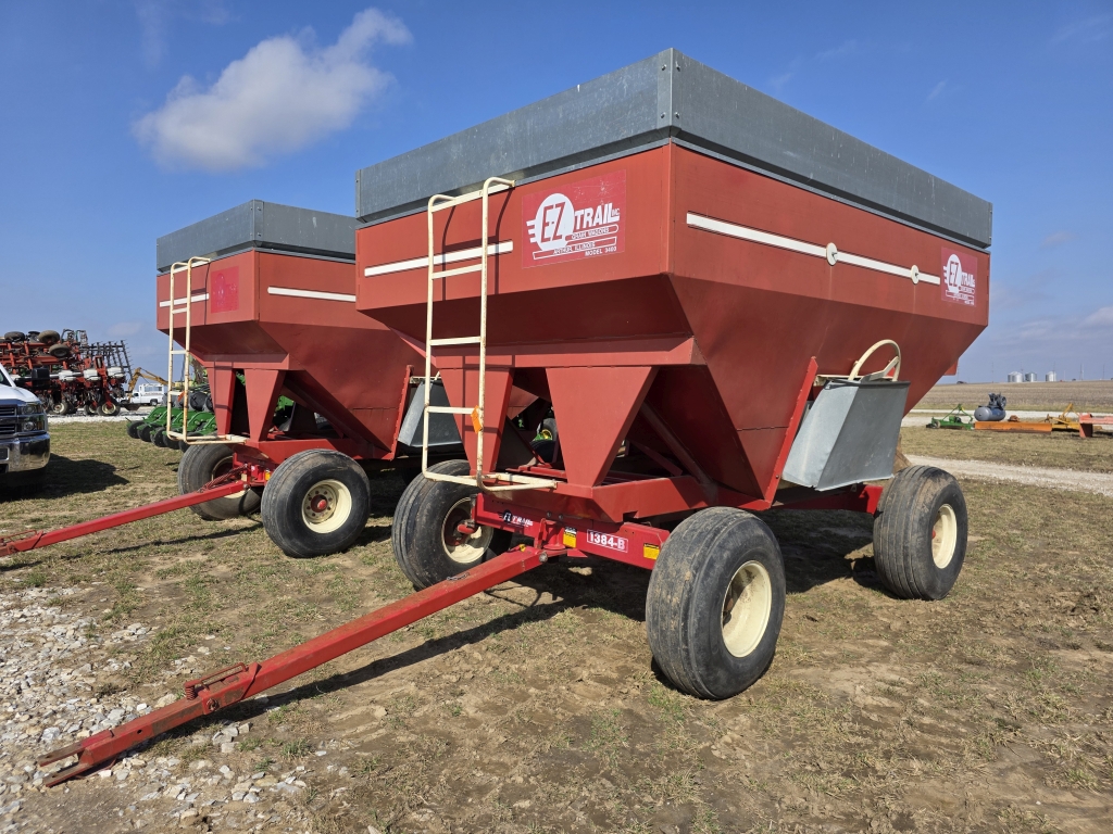 E-Z Trail 3400 Gravity Wagon