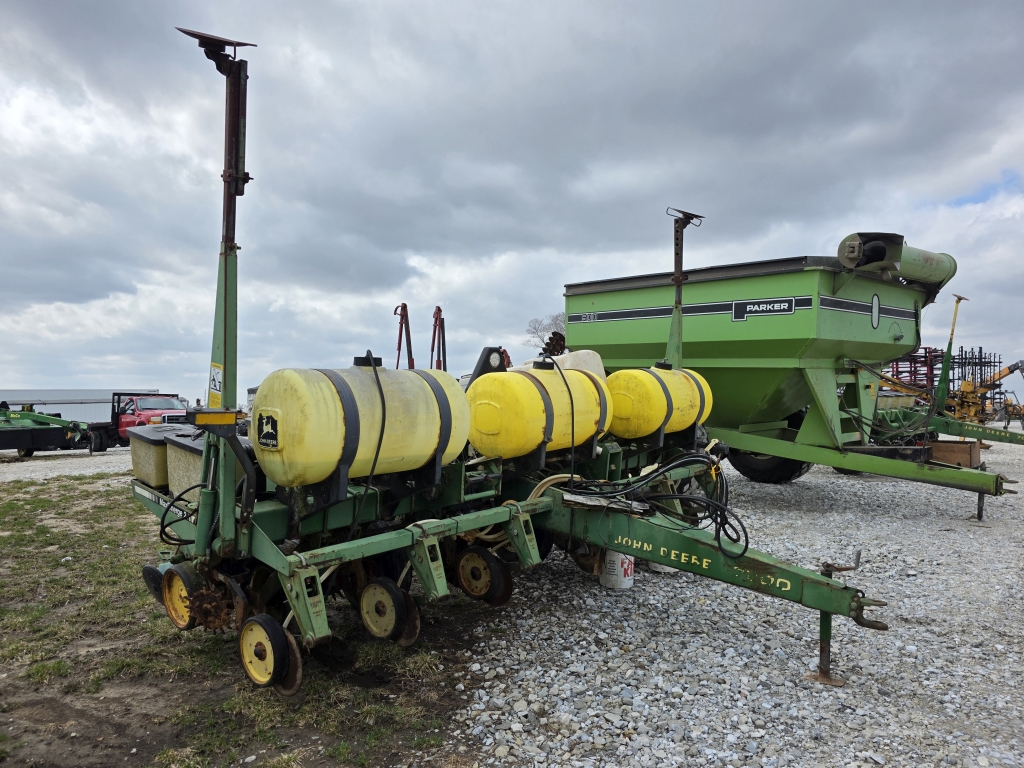  John Deere 7200