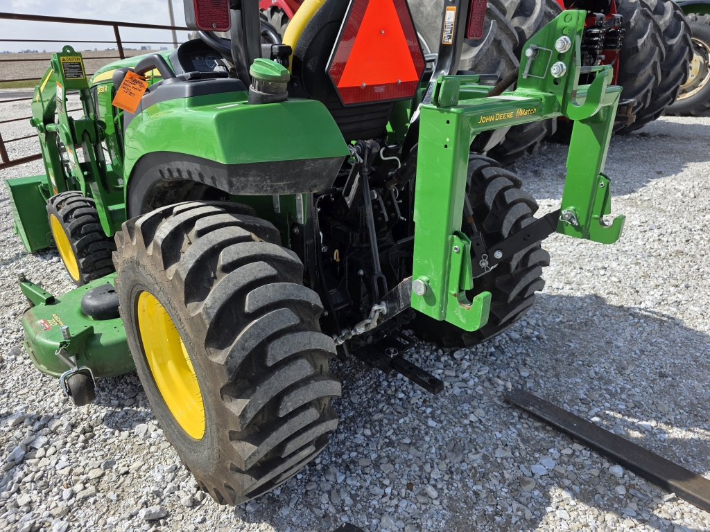  John Deere 2032R