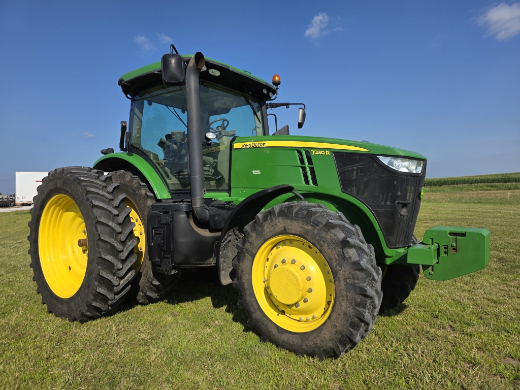 2011 John Deere 7230R