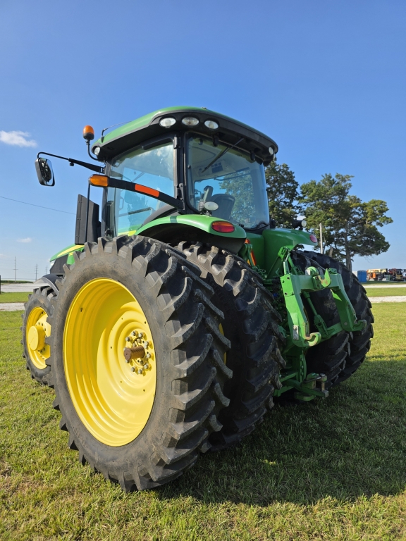 2011 John Deere 7230R