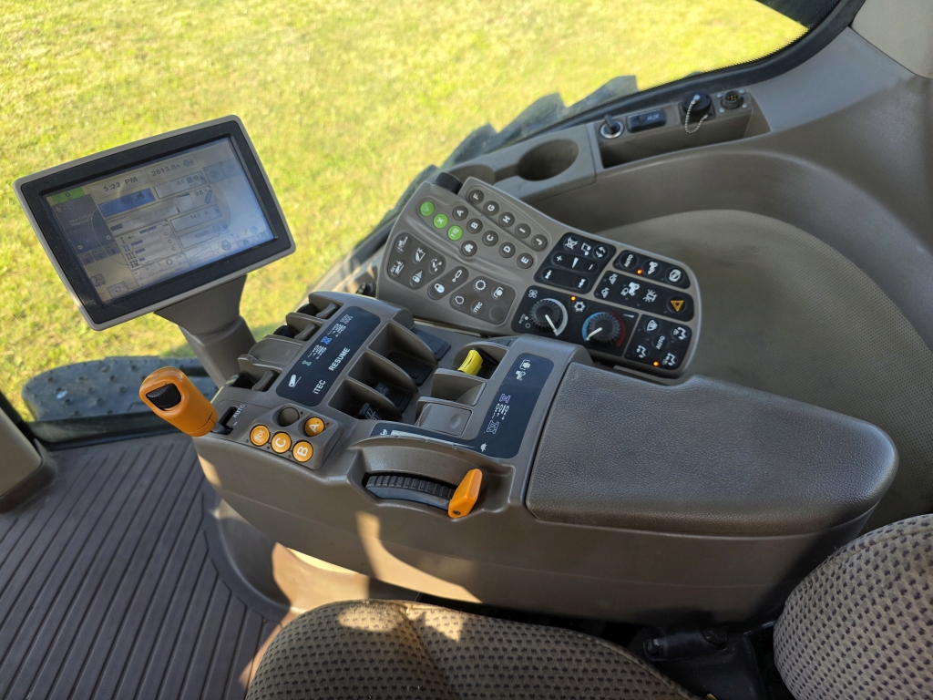 2011 John Deere 7230R