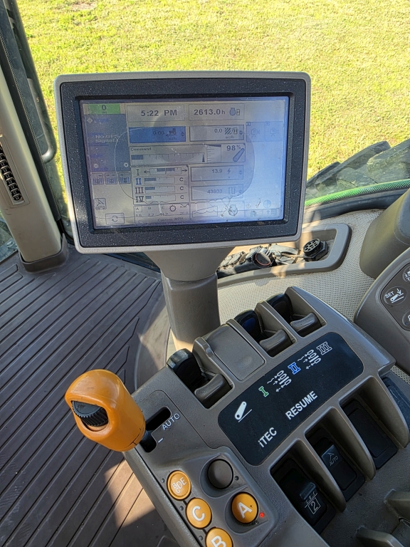2011 John Deere 7230R